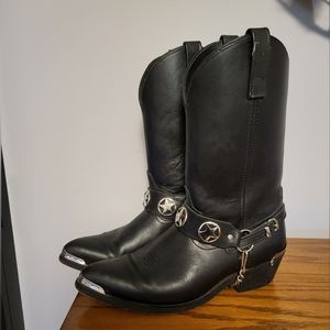 Men's cowboy boots with chain